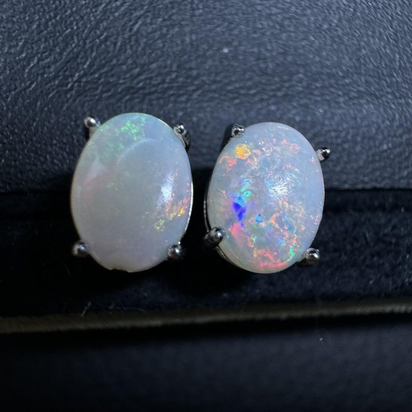 Earstuds Opal Pairs Piece with Beautiful Colour C1-2228