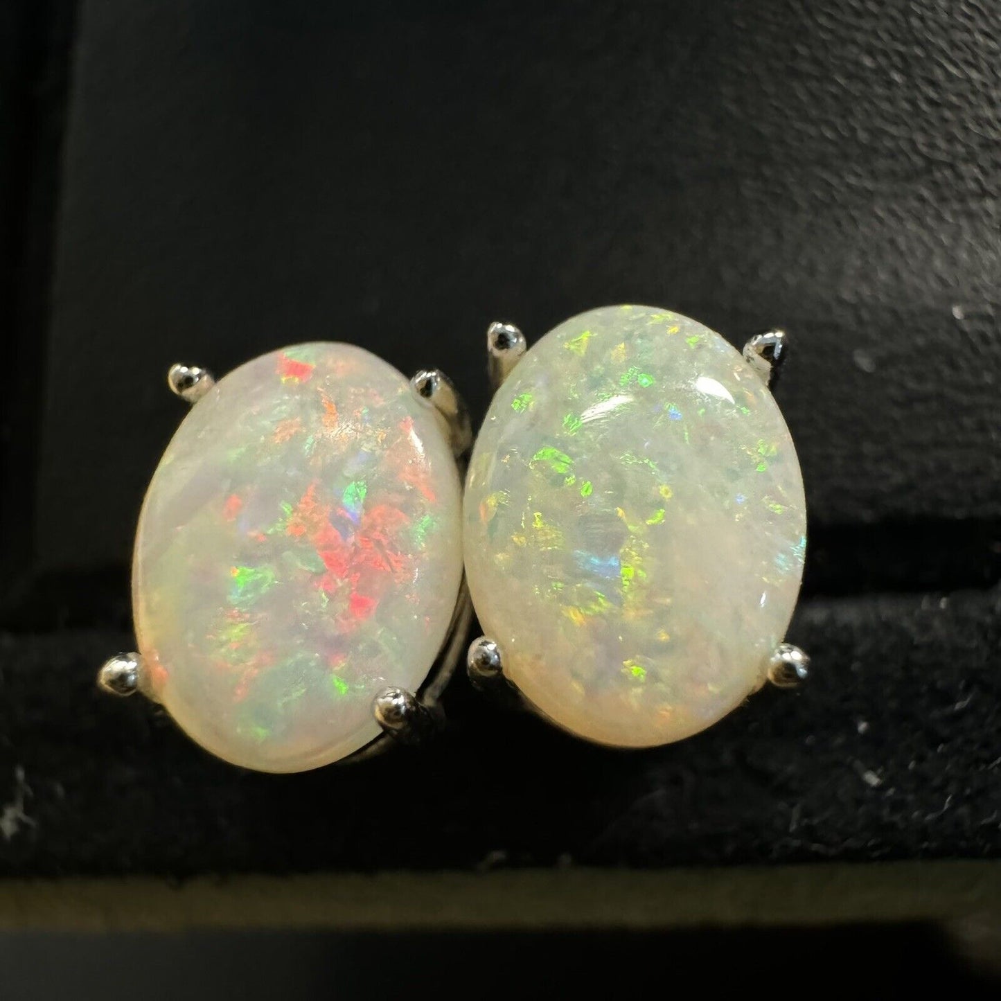 Earstuds Opal Pairs Piece with Beautiful Colour C1-2225