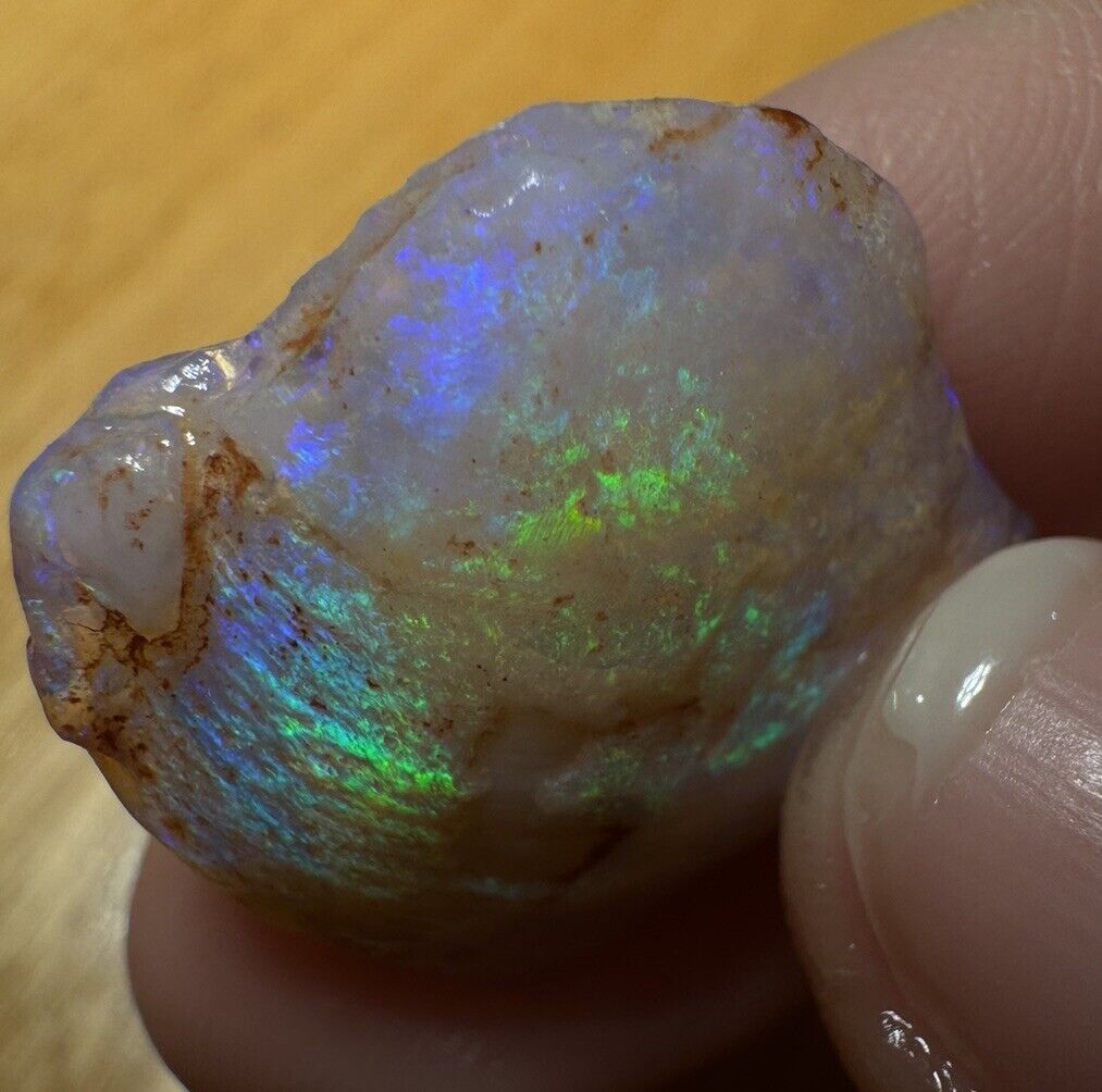 14 Carats Solid Rough Coober Pedy Opal Piece with Beautiful Colour B1 shell