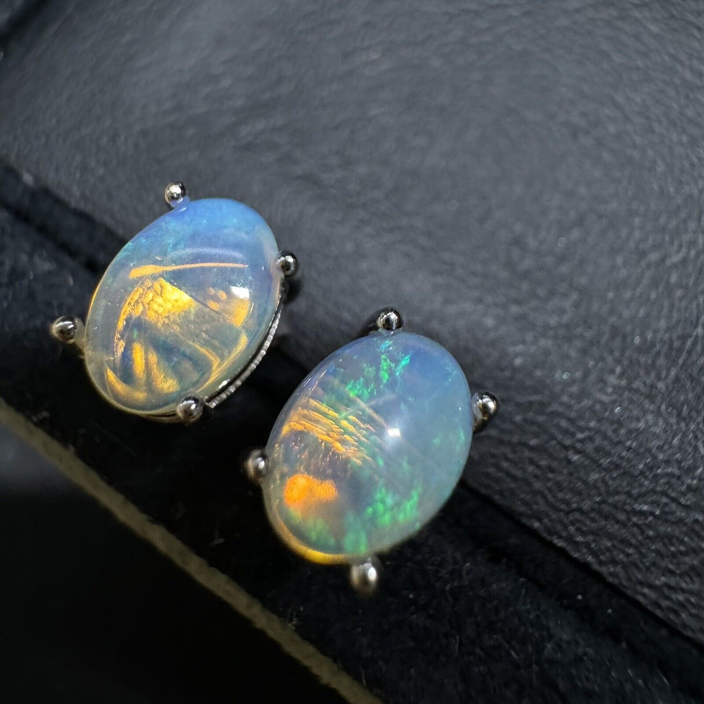 Earstuds Opal Pairs Piece with Beautiful Colour C1-2226