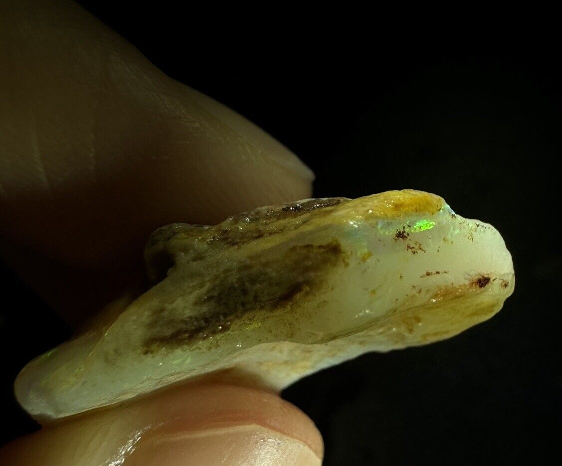17.1 Carats Solid Rough Coober Pedy Opal Piece with Beautiful Colour B1