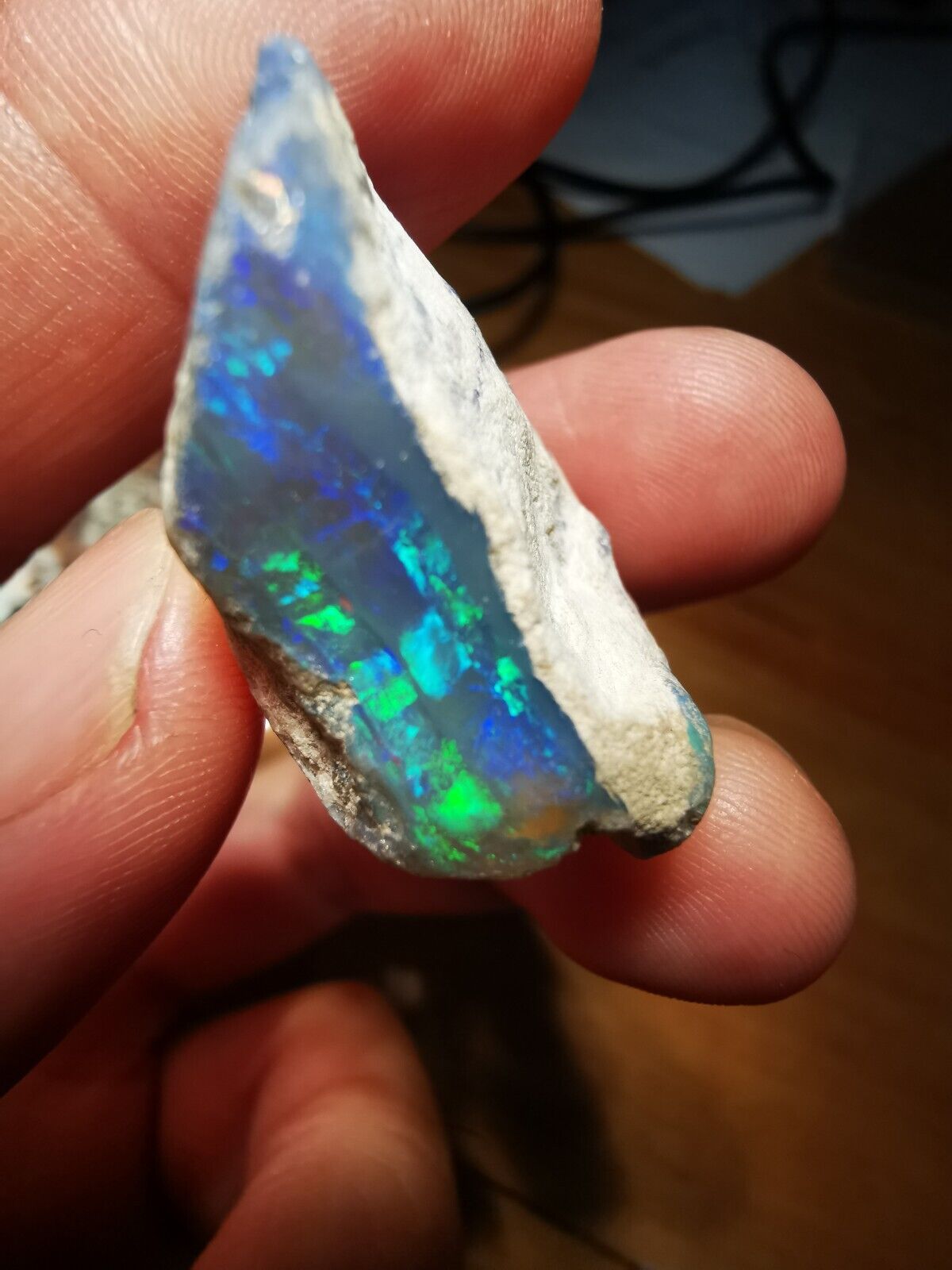 Coober Pedy Opal rough shell 59ct with Beautiful Colour B1