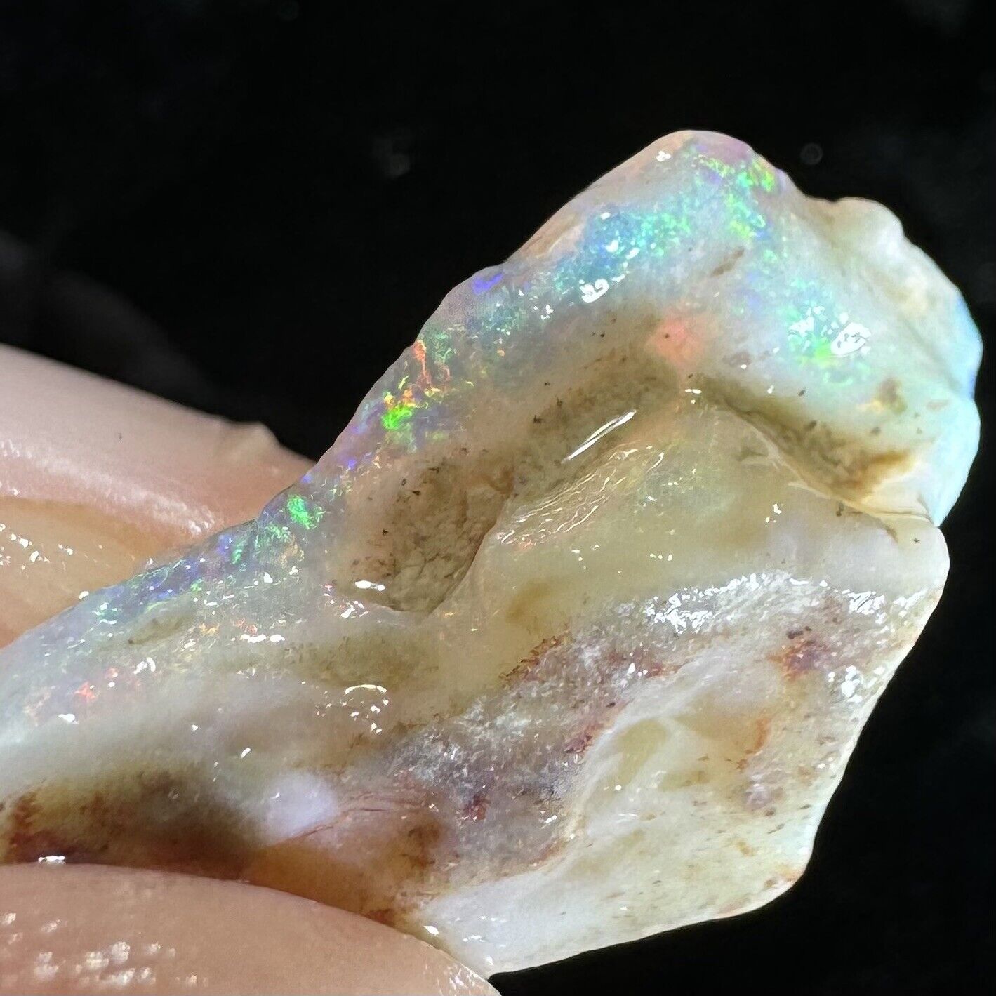 7.15 Carats Solid Rough Coober Pedy Opal Piece with Beautiful Colour B1