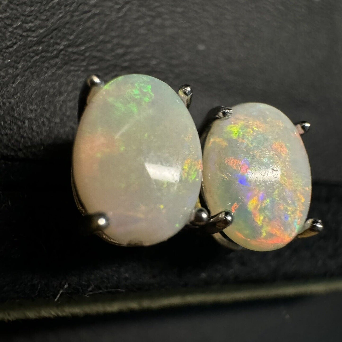 Earstuds Opal Pairs Piece with Beautiful Colour C1-2228