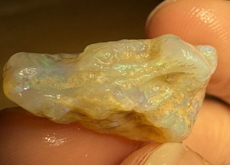 17.6 Carats Solid Rough Coober Pedy Opal Piece with Beautiful Colour B1 shell