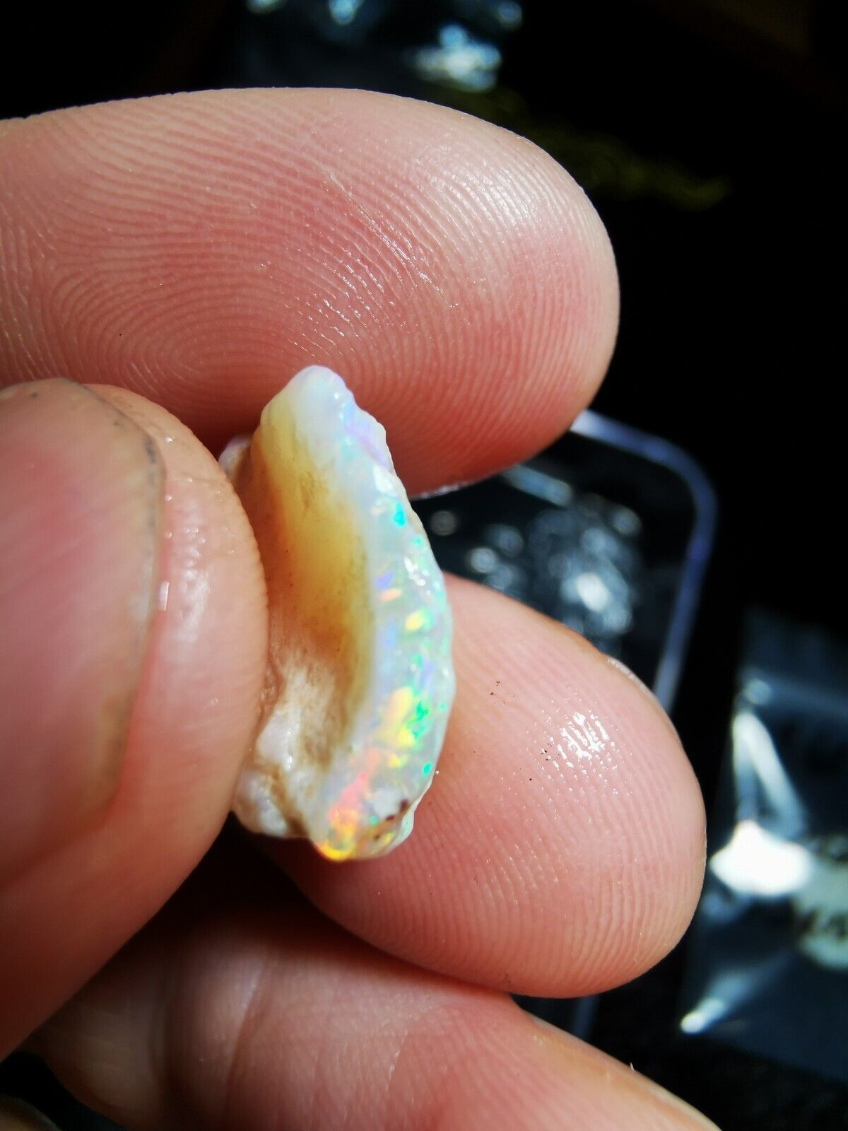 6.6 Carats Solid Rough Coober Pedy Opal shell with Beautiful Colour