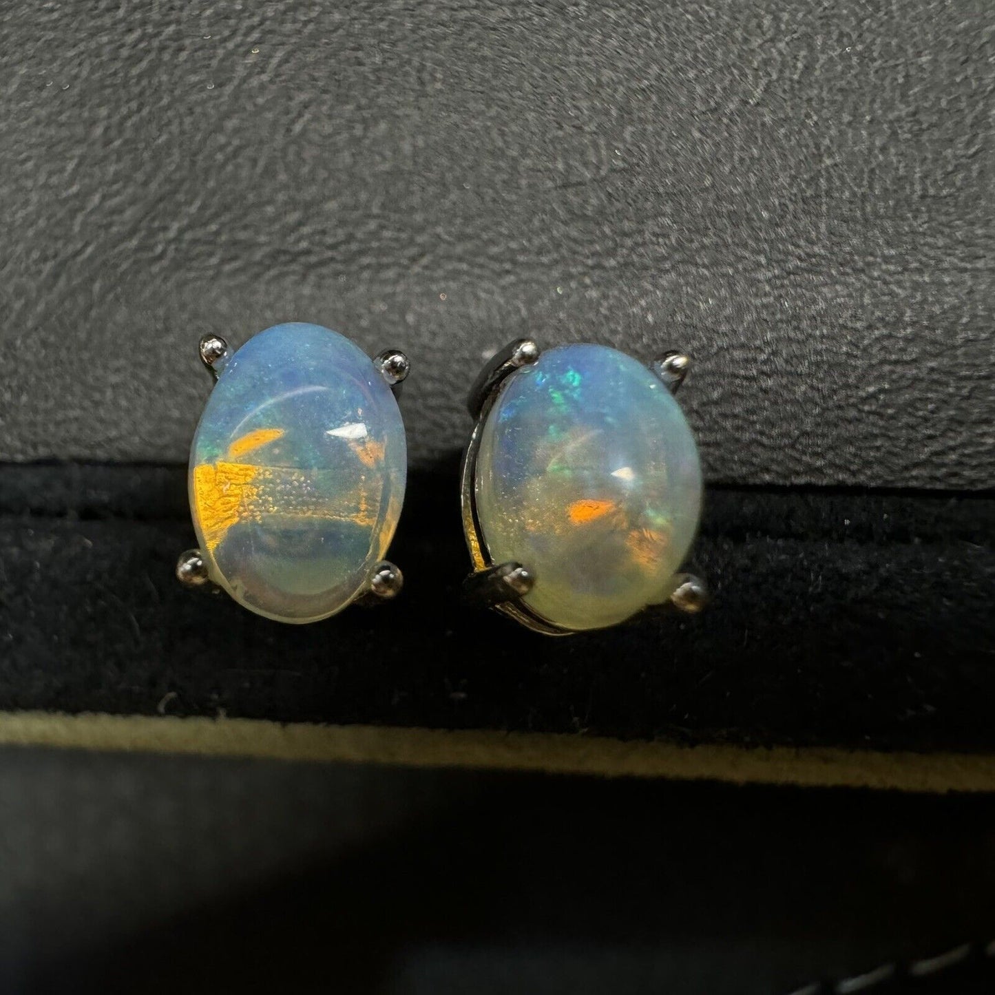 Earstuds Opal Pairs Piece with Beautiful Colour C1-2226