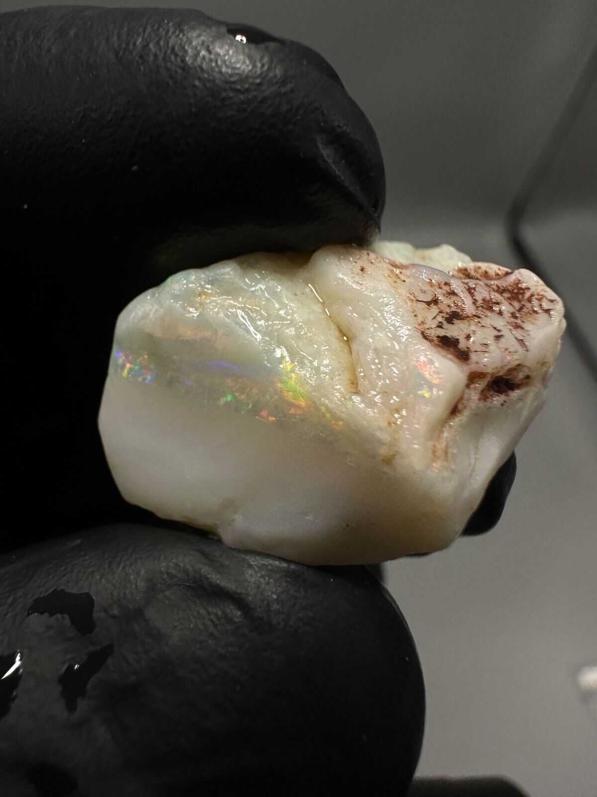 19 Carats Solid Rough Coober Pedy Milky White Opal with Beautiful Colour
