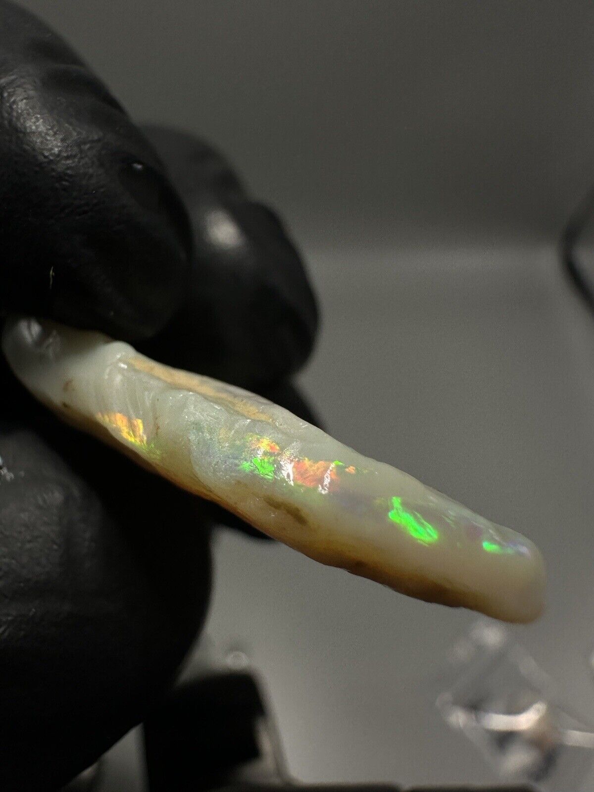 25.3 Carats Solid Rough Coober Pedy Crystal Opal with Beautiful Colour