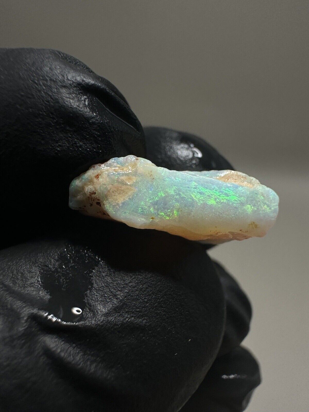 7.3 Carats Solid Rough Coober Pedy Crystal Opal with Beautiful Colour