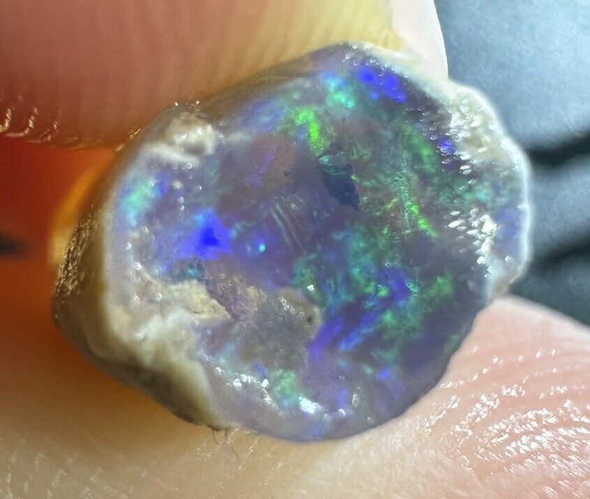 5 Carats Solid Rough Coober Pedy Opal Piece with Beautiful Colour pipe