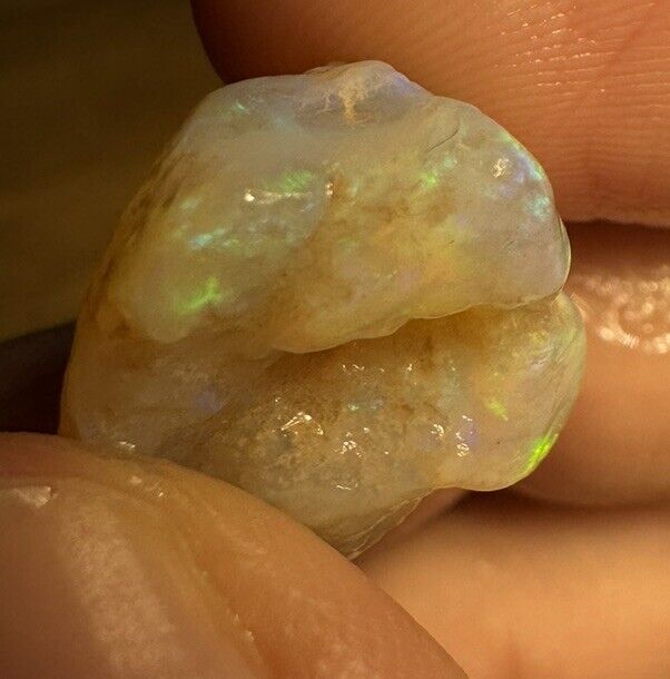 17.6 Carats Solid Rough Coober Pedy Opal Piece with Beautiful Colour B1 shell