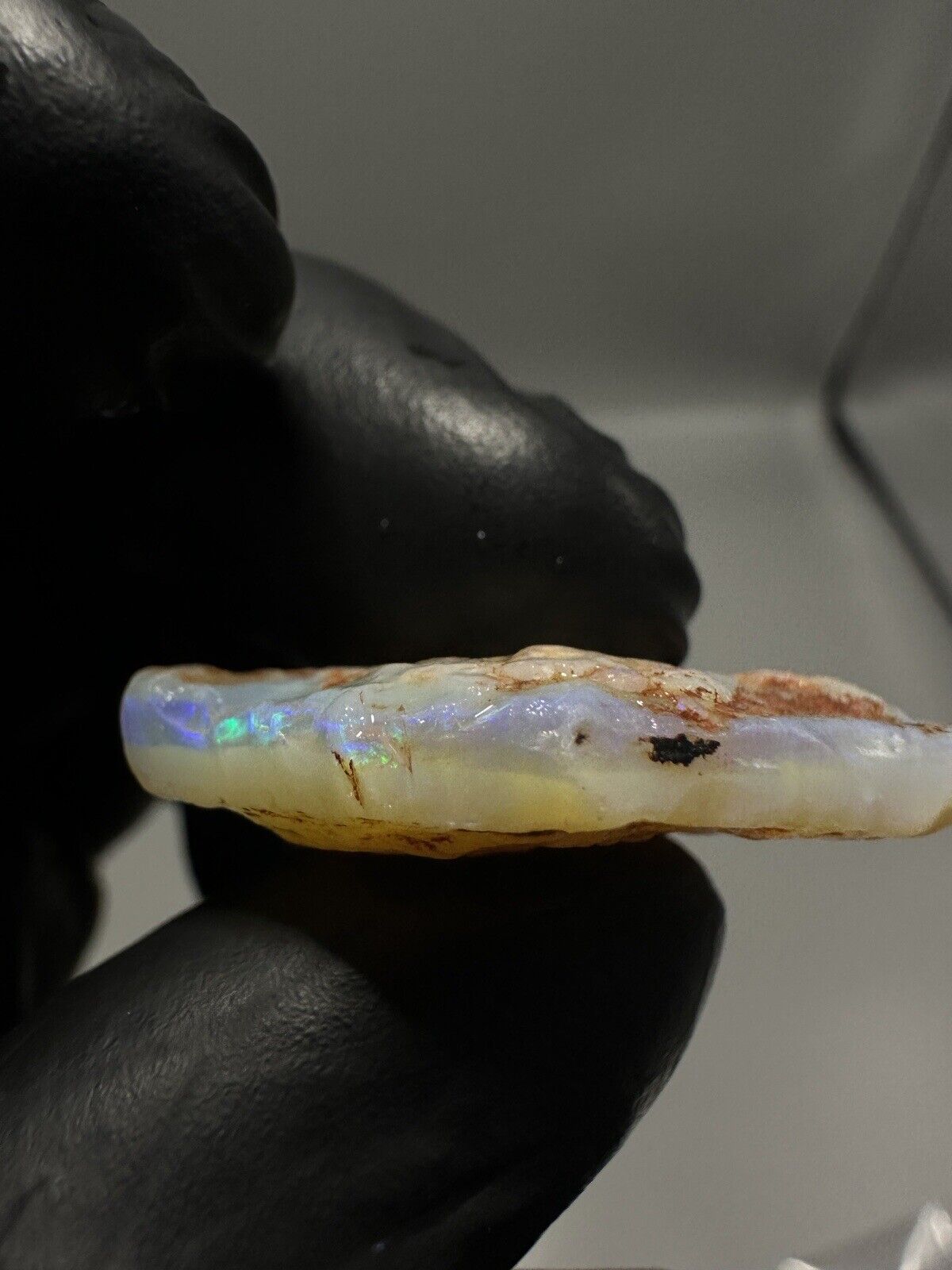 28 Carats Solid Rough Coober Pedy Crystal Opal with Beautiful Colour