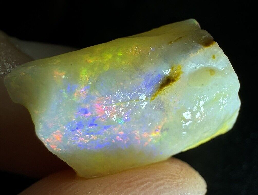 7.8 Carats Solid Rough Coober Pedy Opal Piece with Beautiful Colour B1