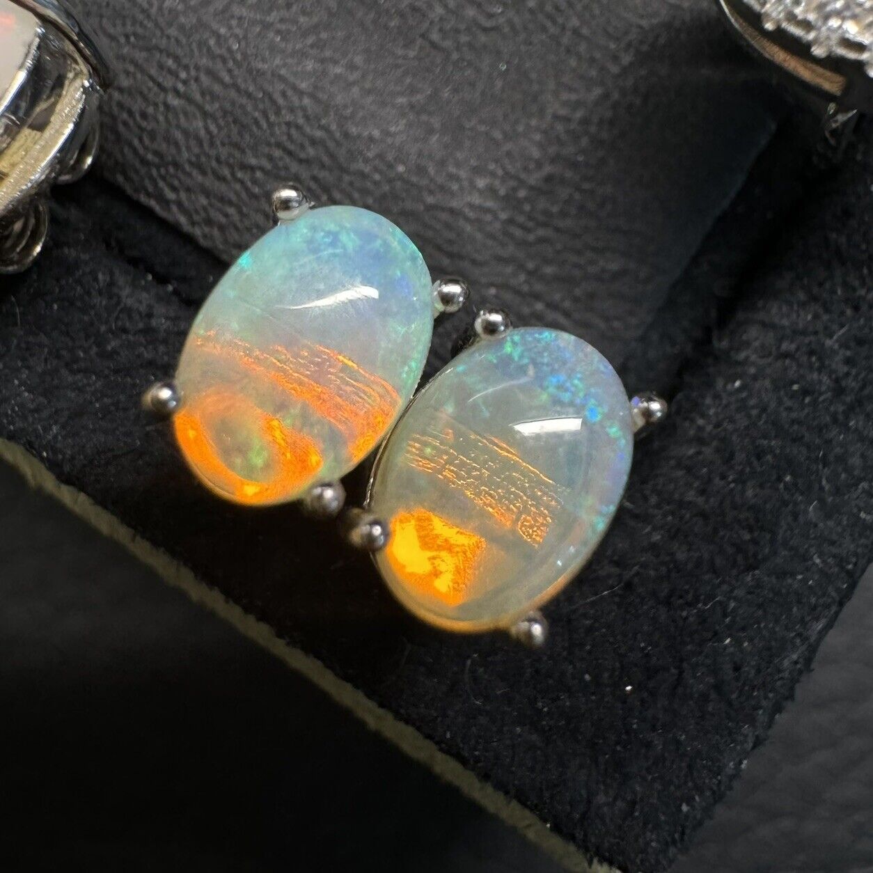Earstuds Opal Piece with Beautiful Colour C1-2219