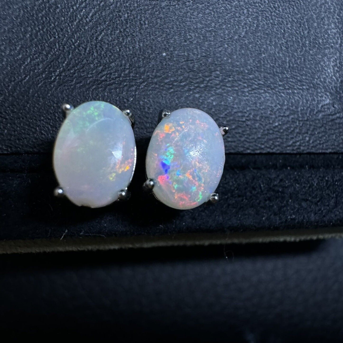 Earstuds Opal Pairs Piece with Beautiful Colour C1-2228