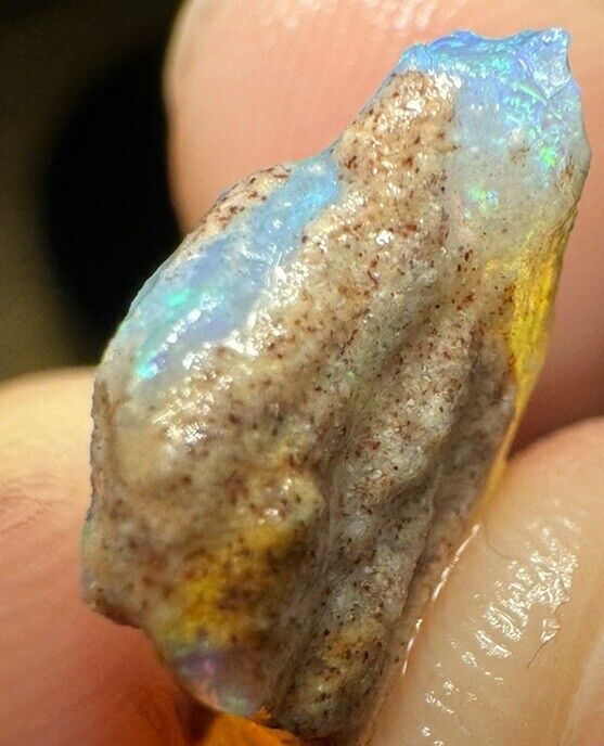 4.5 Carats Solid Rough Coober Pedy Opal Piece with Beautiful Colour B1