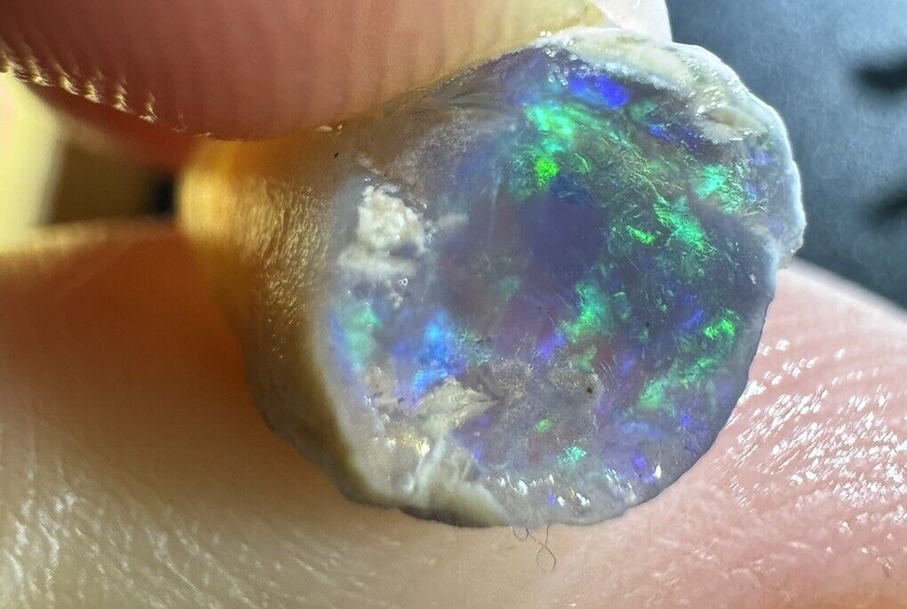 5 Carats Solid Rough Coober Pedy Opal Piece with Beautiful Colour pipe