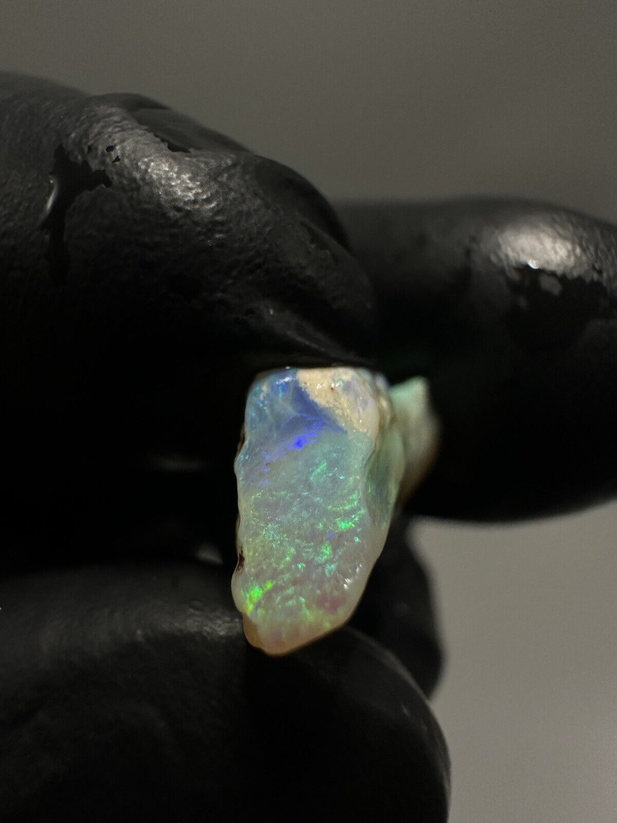 5.9Carats Solid Rough Coober Pedy Crystal Opal with Beautiful Blue Green Colours