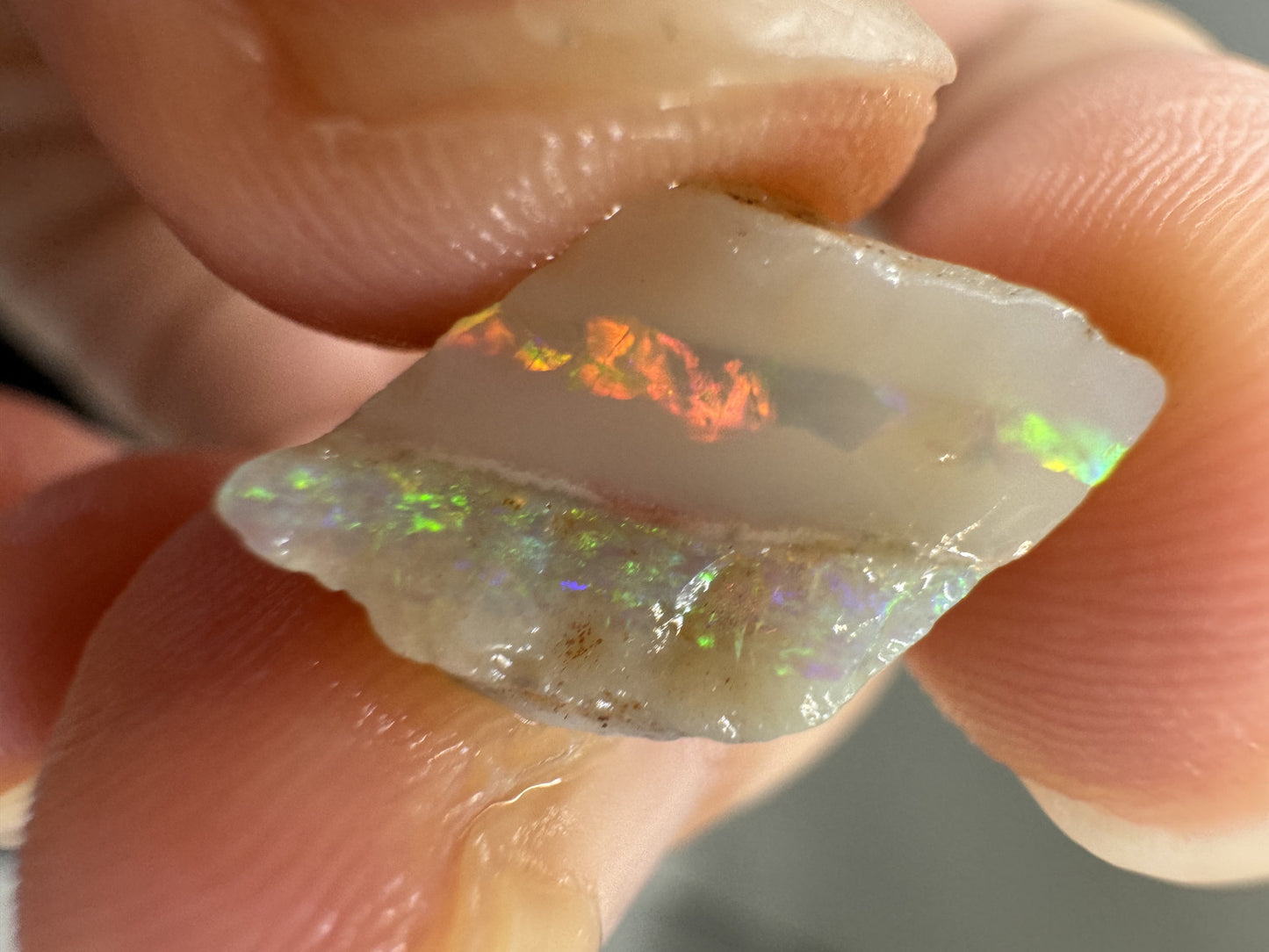 6.5 Carats Solid Rough Coober Pedy Opal shell with Beautiful Colour