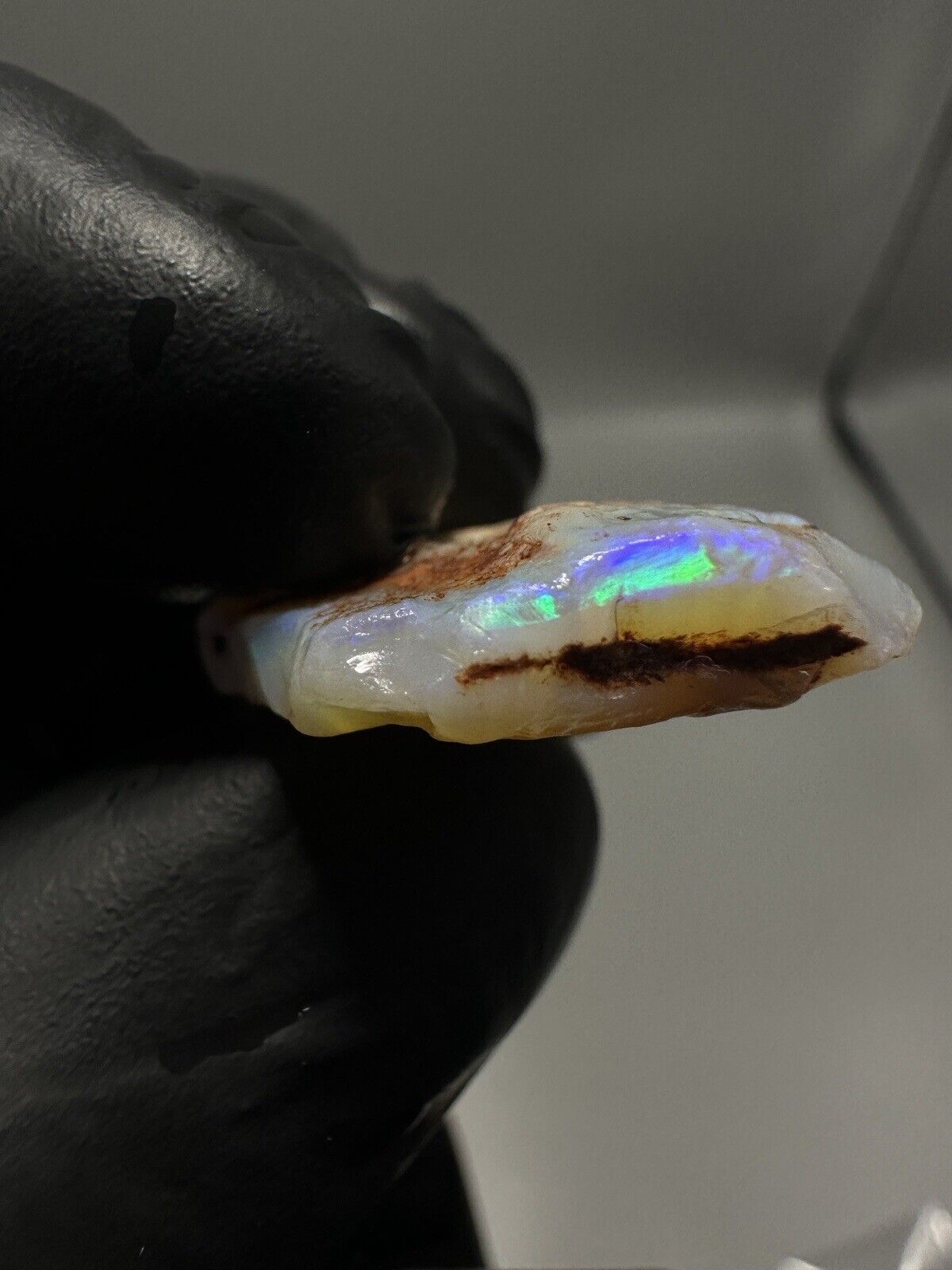 28 Carats Solid Rough Coober Pedy Crystal Opal with Beautiful Colour