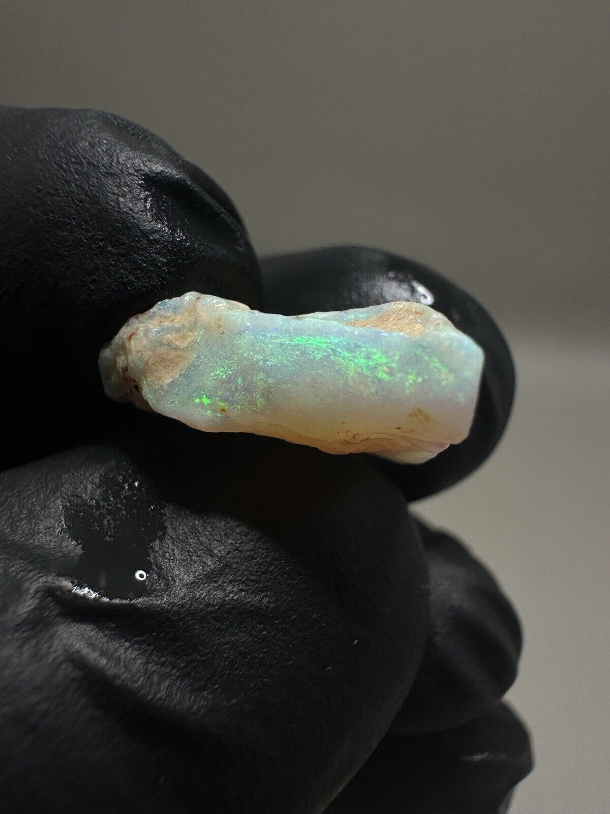 7.3 Carats Solid Rough Coober Pedy Crystal Opal with Beautiful Colour