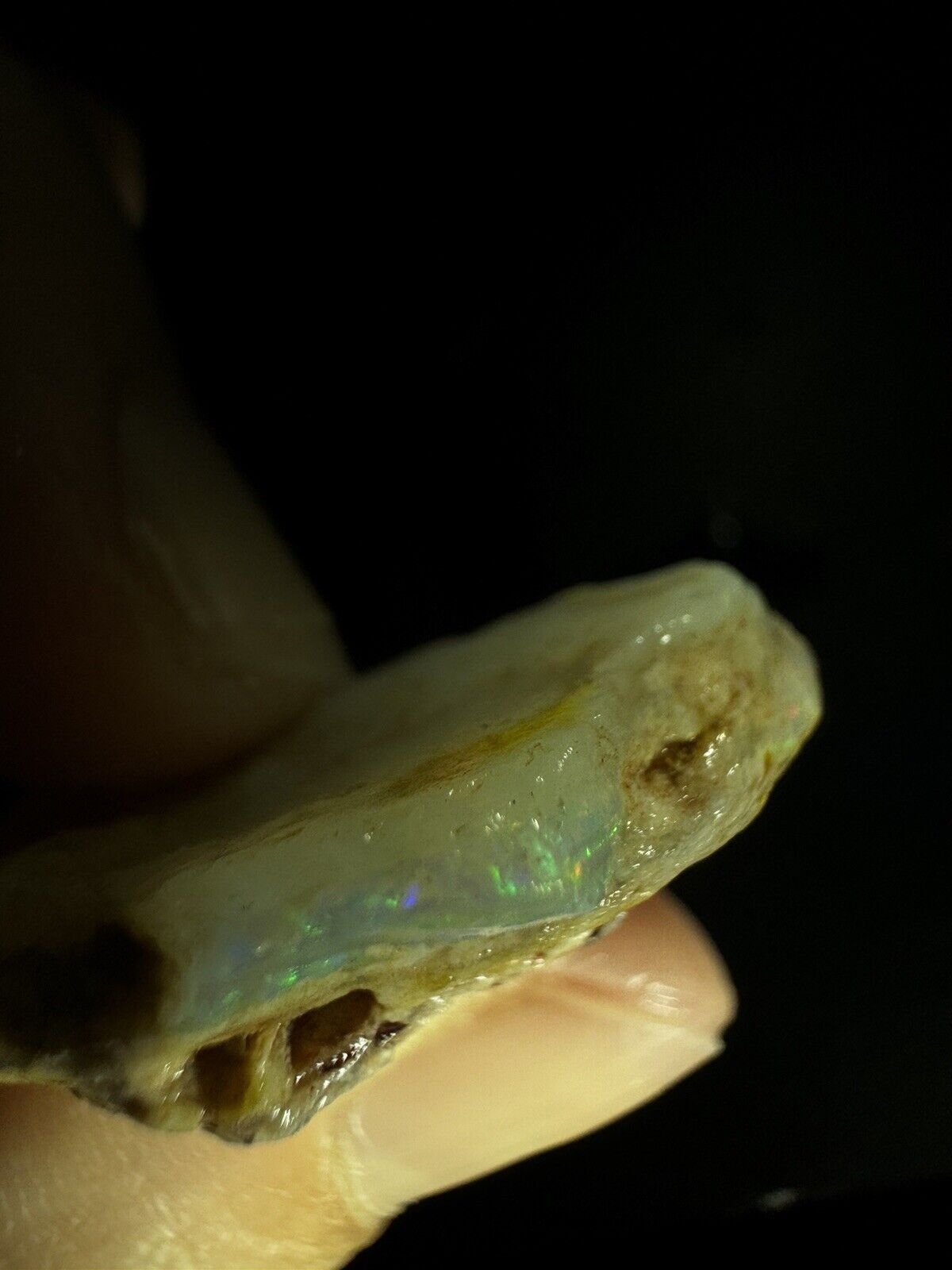 17.1 Carats Solid Rough Coober Pedy Opal Piece with Beautiful Colour B1