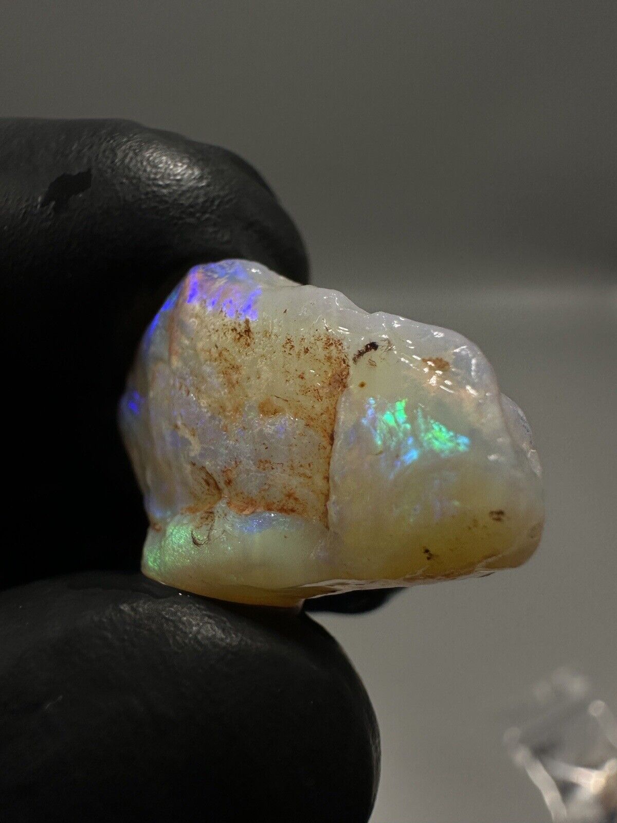 21.7 Carats Solid Rough Coober Pedy Crystal Opal with Beautiful Colour