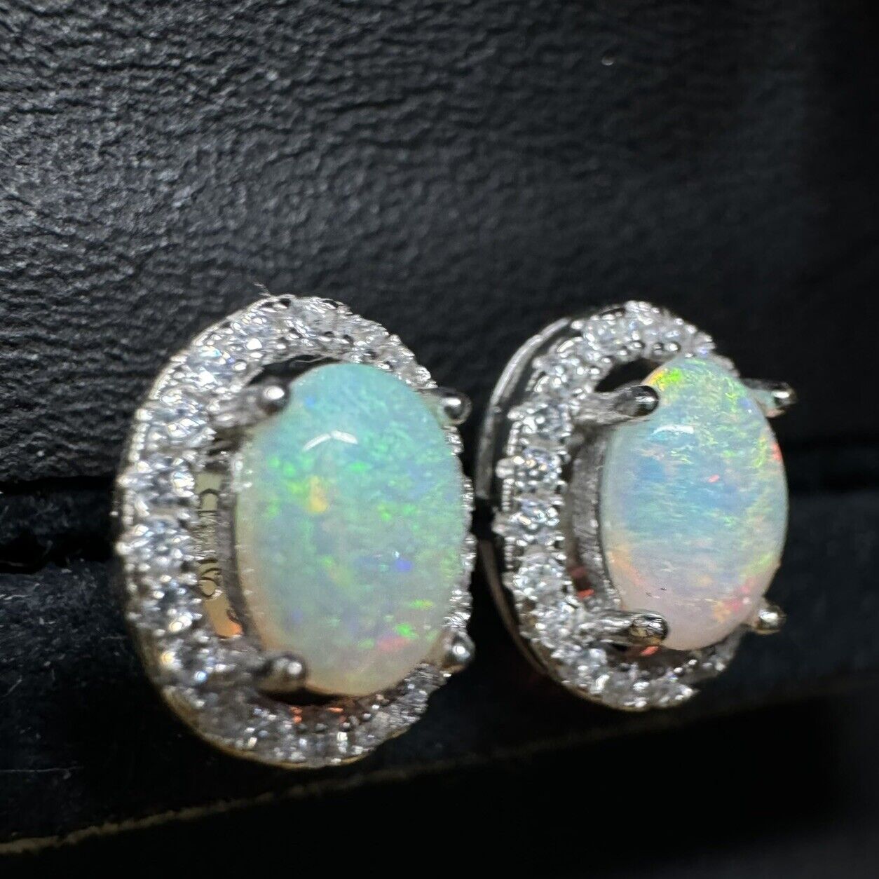 Earstuds Opal Pairs Piece with Beautiful Colour C1-2227