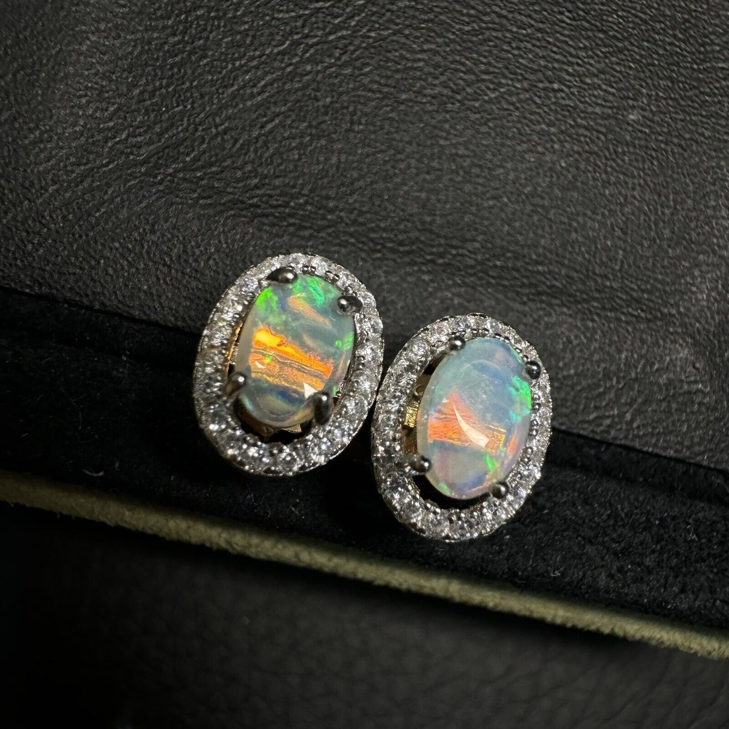 Earstuds Opal Pairs Piece with Beautiful Colour C1-2230
