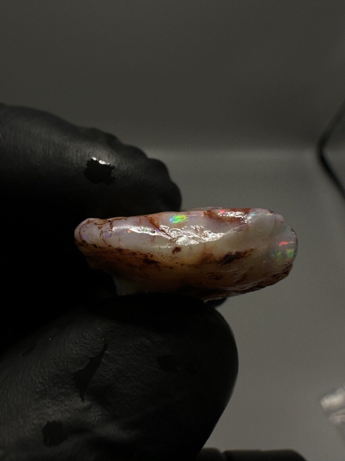 23.5 Carats Solid Rough Coober Pedy Crystal Opal with Beautiful Colours