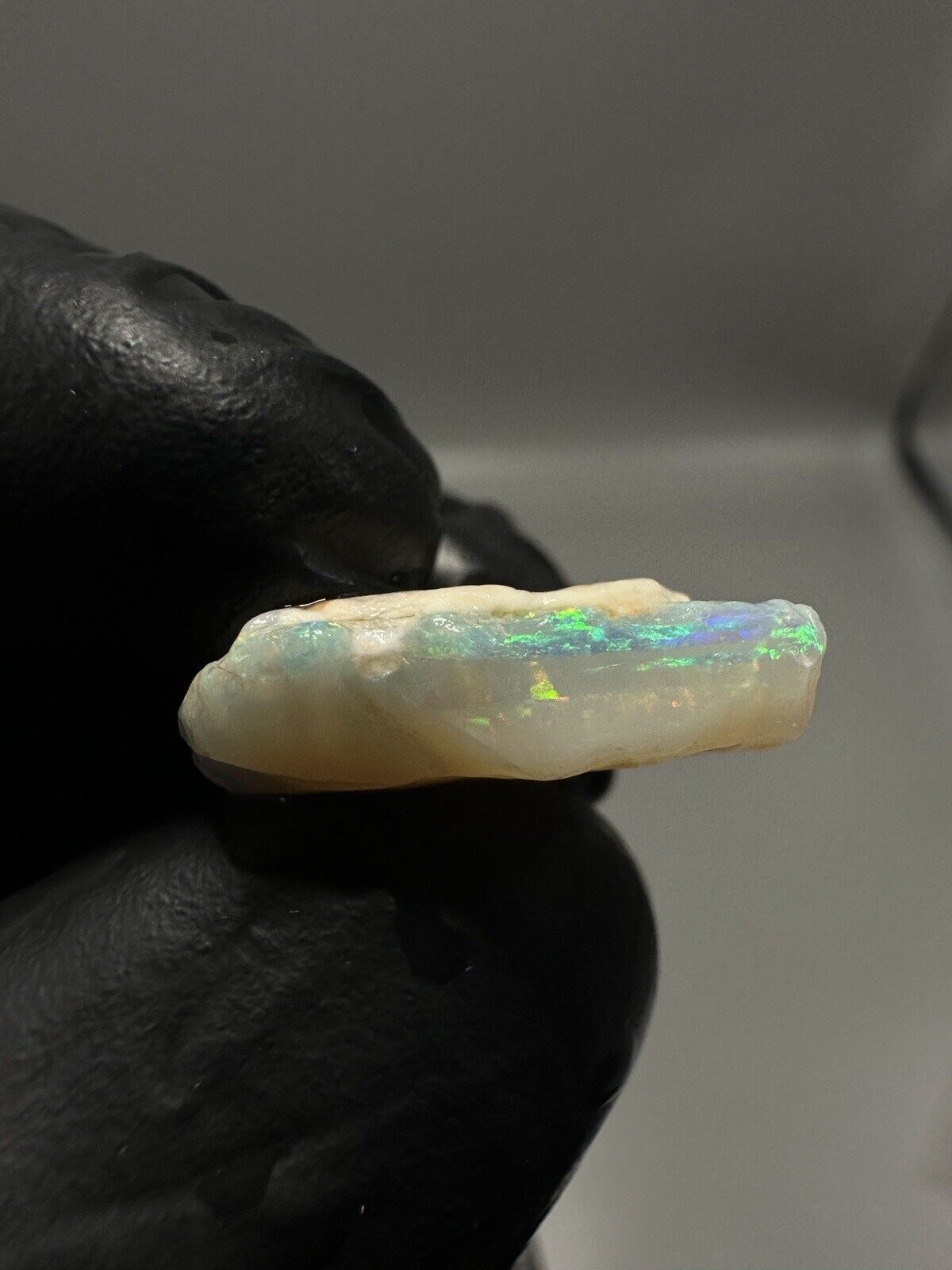 9 Carats Solid Rough Coober Pedy Crystal Opal with Beautiful Colour