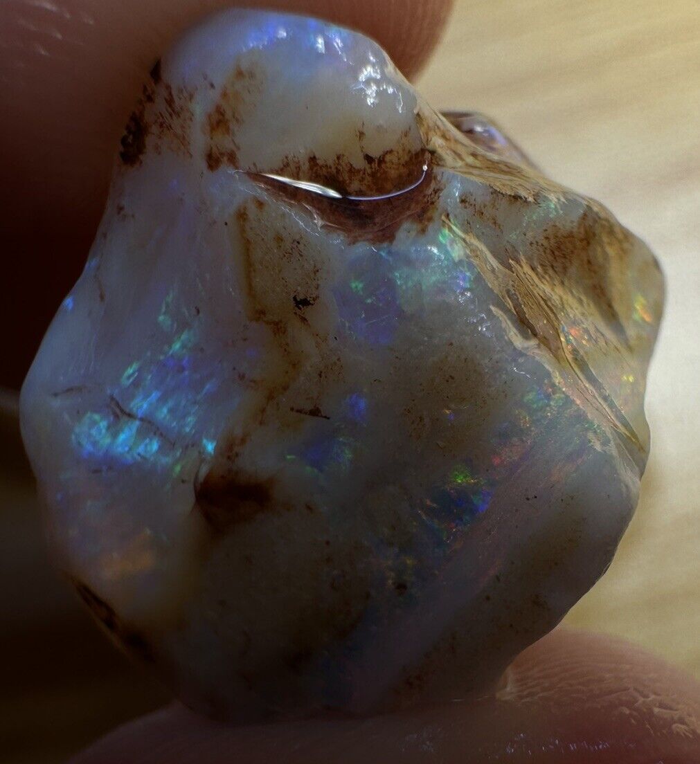 21 Carats Solid Rough Coober Pedy Opal Piece with Beautiful Colour B1