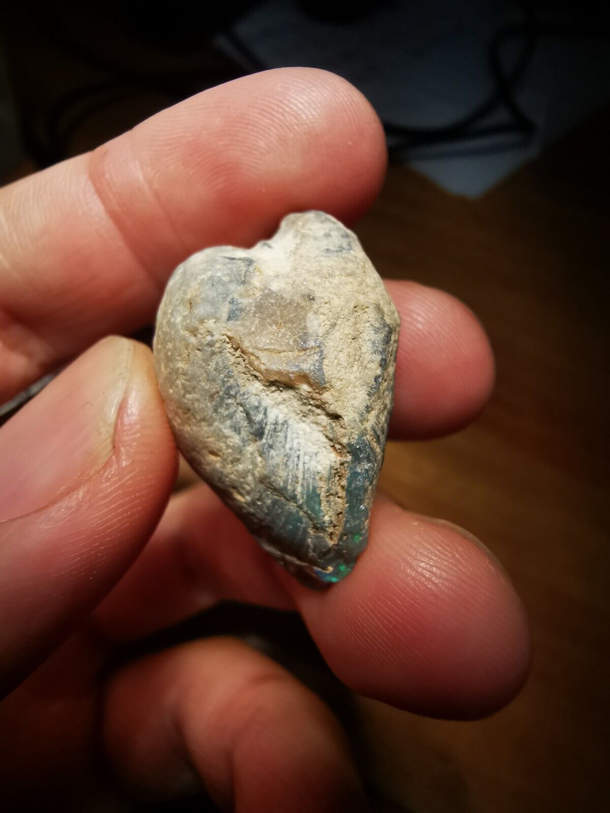 Coober Pedy Opal rough shell 59ct with Beautiful Colour B1