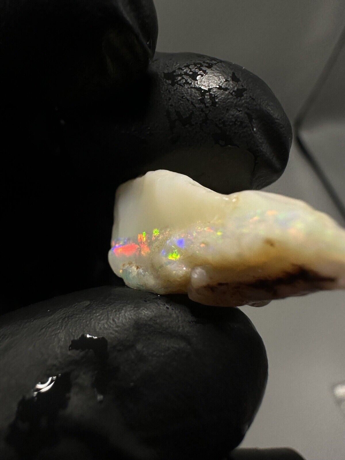 19 Carats Solid Rough Coober Pedy Milky White Opal with Beautiful Colour