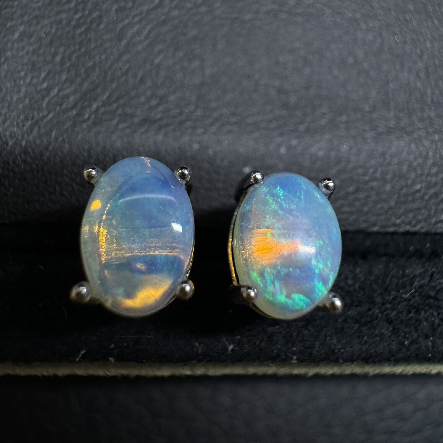 Earstuds Opal Pairs Piece with Beautiful Colour C1-2226