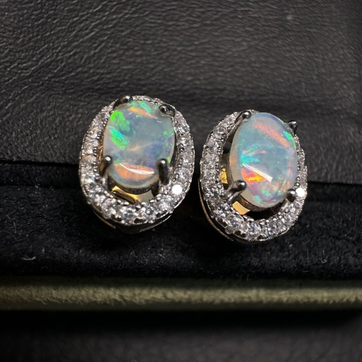 Earstuds Opal Pairs Piece with Beautiful Colour C1-2230