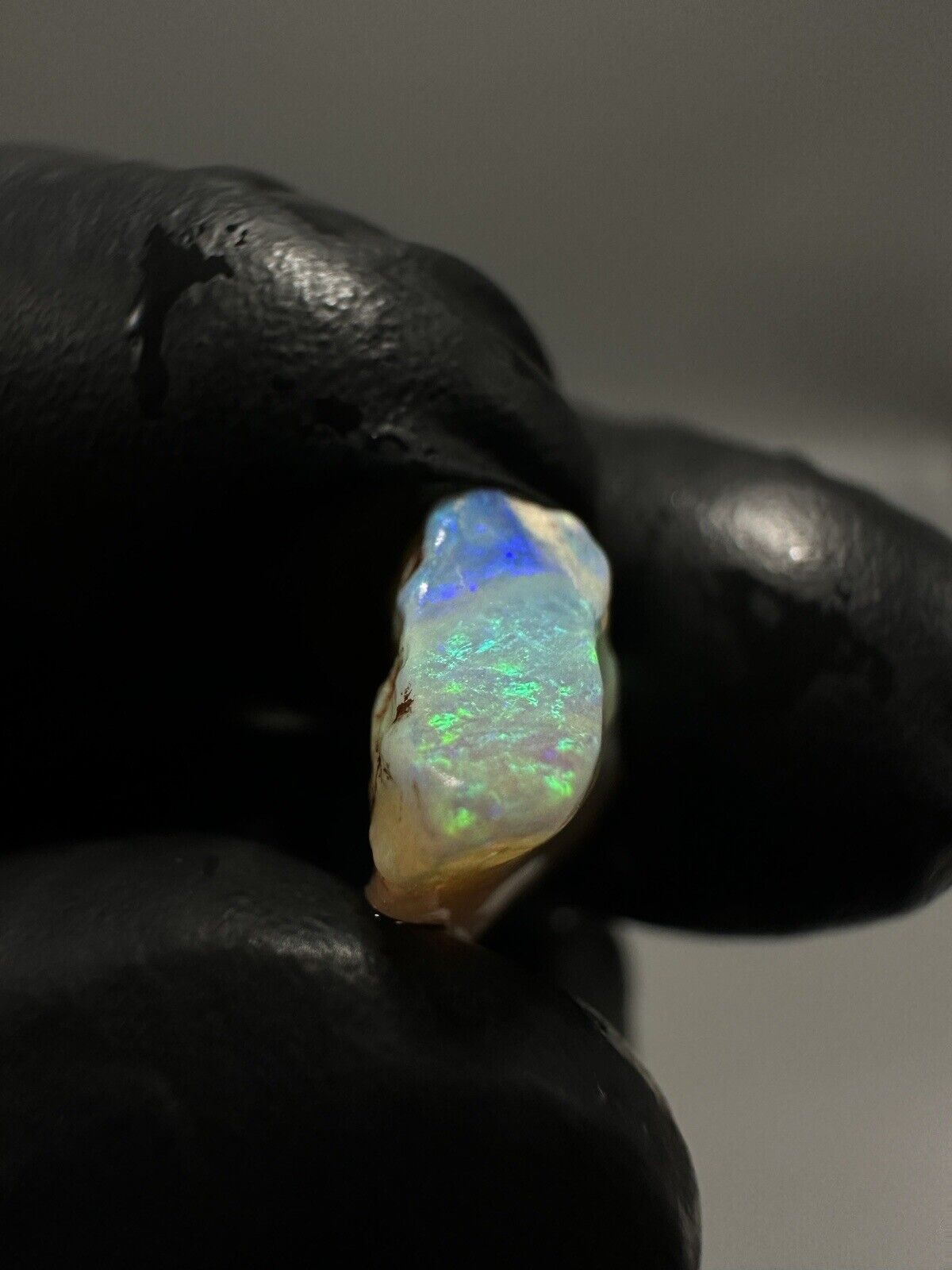 5.9Carats Solid Rough Coober Pedy Crystal Opal with Beautiful Blue Green Colours