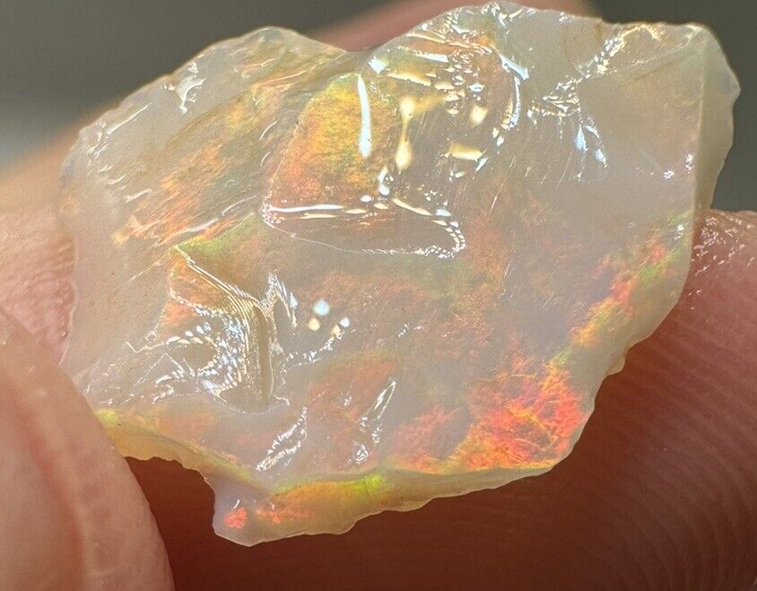 2.8 Carats Solid Rough Coober Pedy Opal Piece with Beautiful Colour
