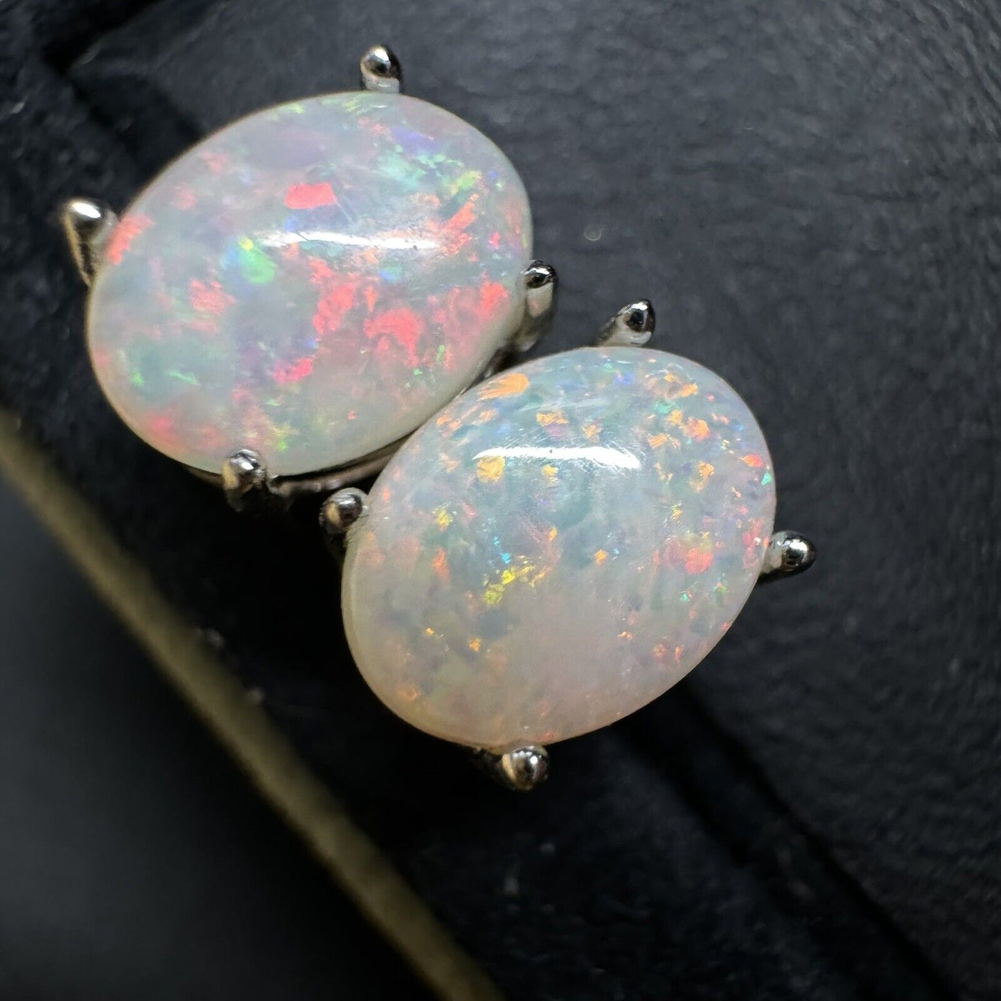 Earstuds Opal Pairs Piece with Beautiful Colour C1-2225