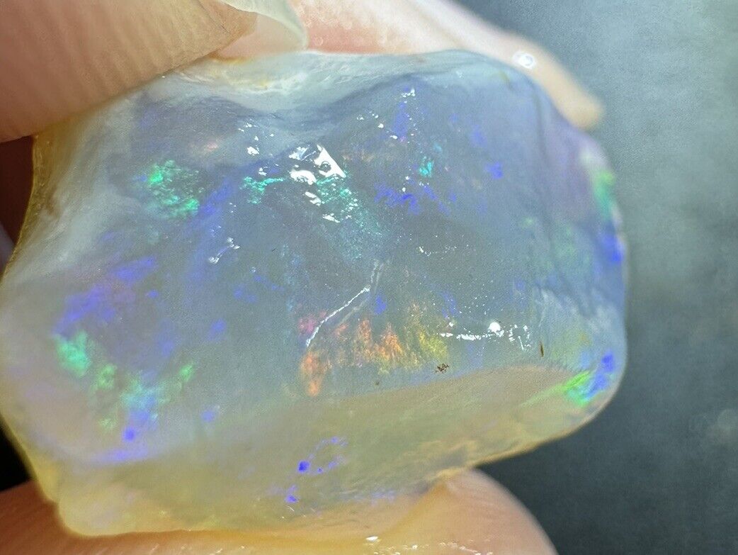 16.5 Carats Solid Rough Coober Pedy Opal Piece with Beautiful Colour