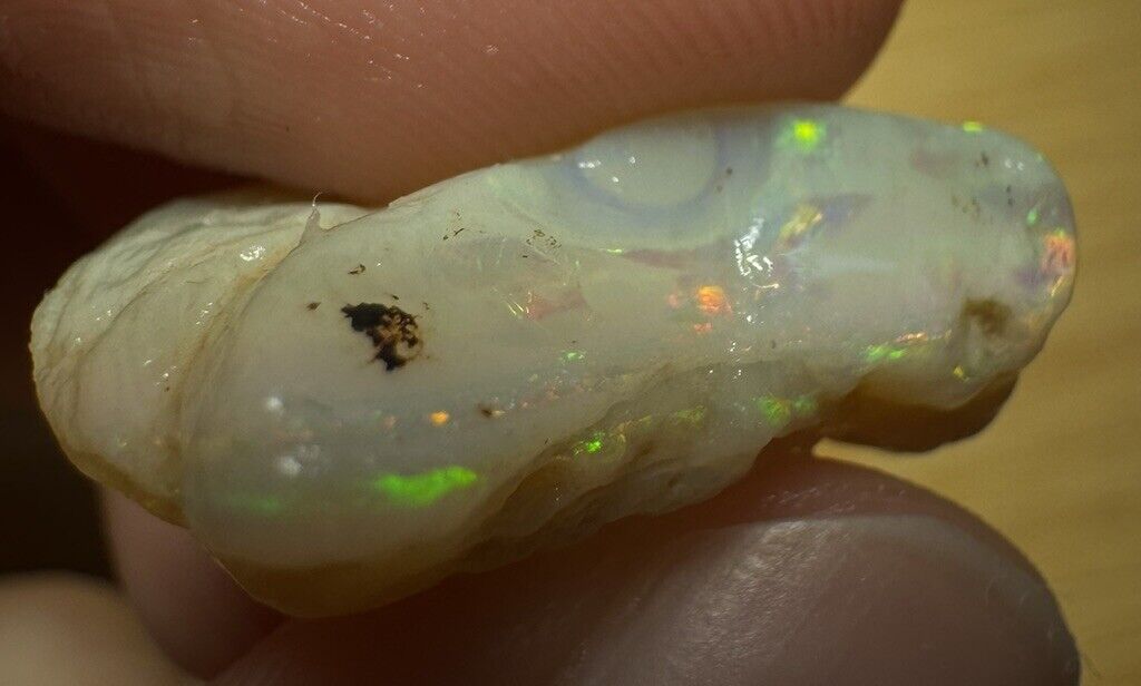 17.75 Carats Solid Rough Coober Pedy Opal Piece with Beautiful Colour B1