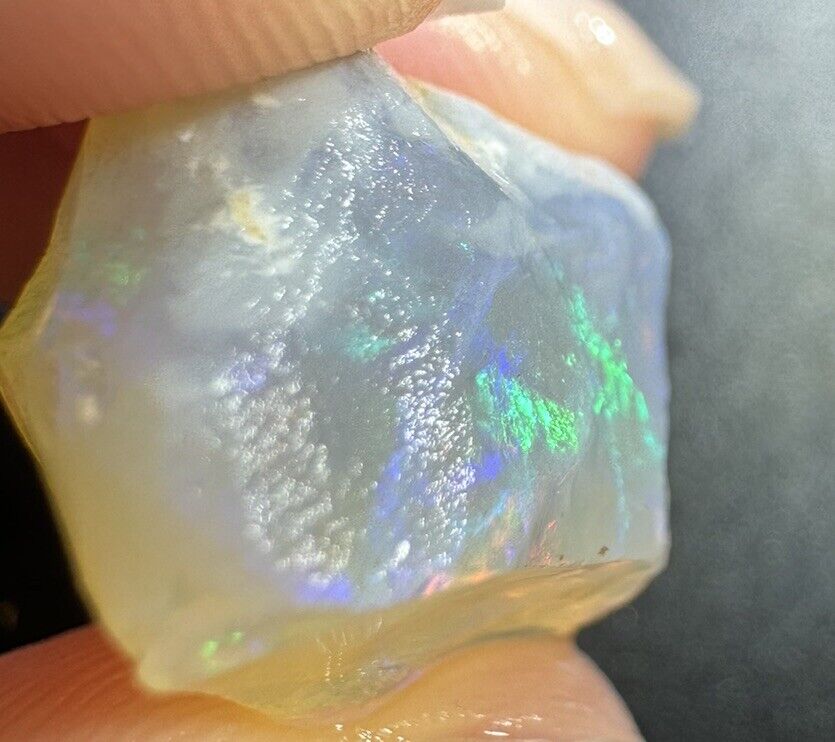16.5 Carats Solid Rough Coober Pedy Opal Piece with Beautiful Colour