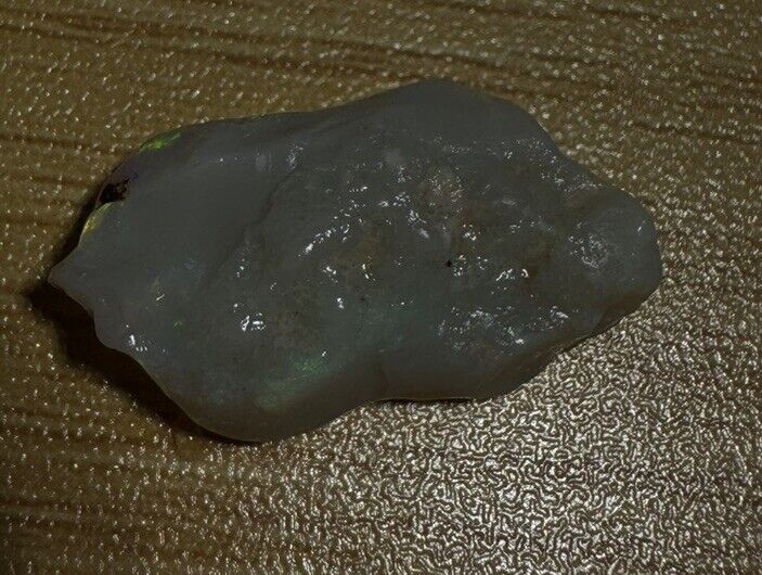 9.1 Carats Solid Rough Coober Pedy Opal Piece with Beautiful Colour B1