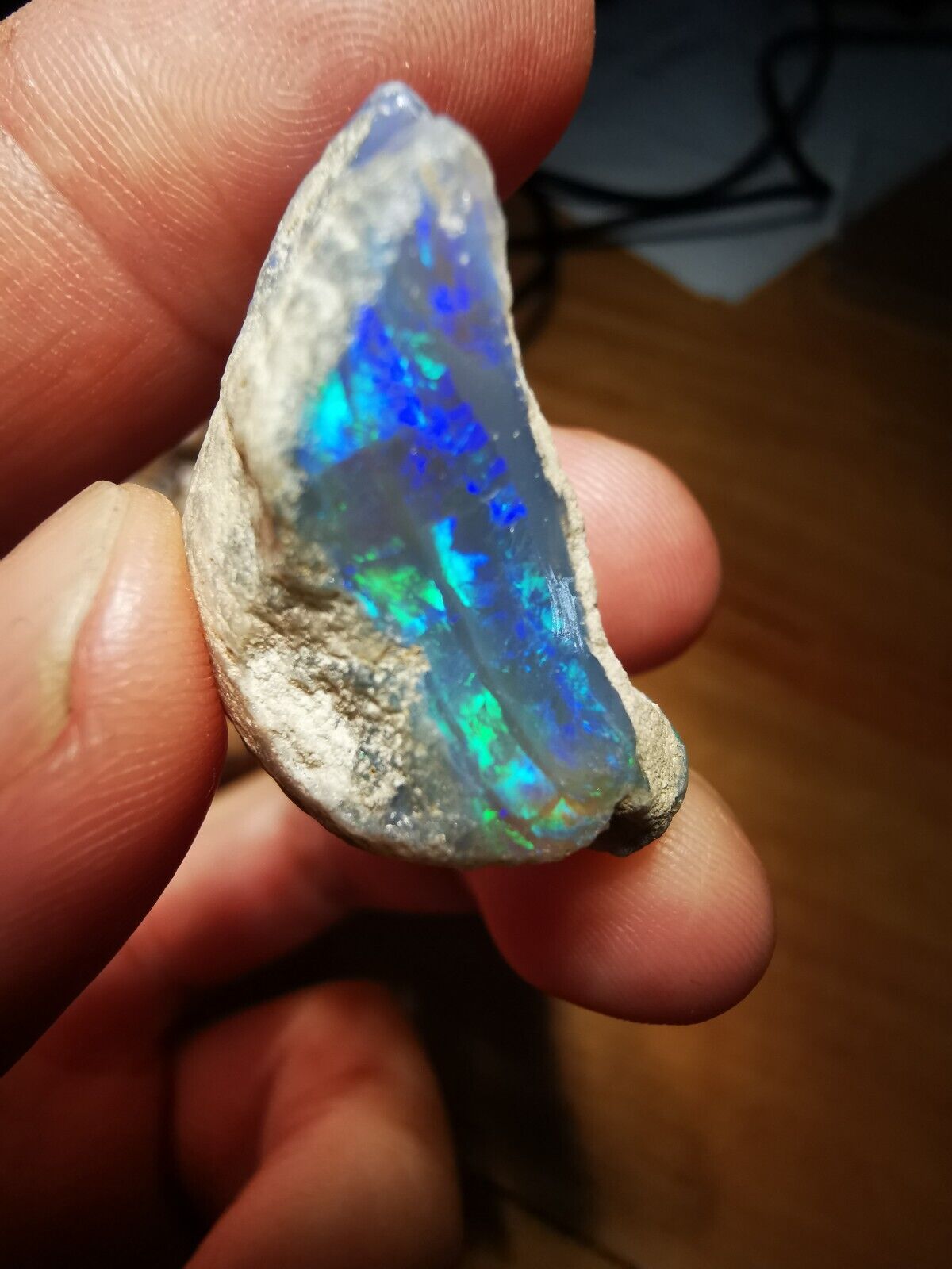 Coober Pedy Opal rough shell 59ct with Beautiful Colour B1