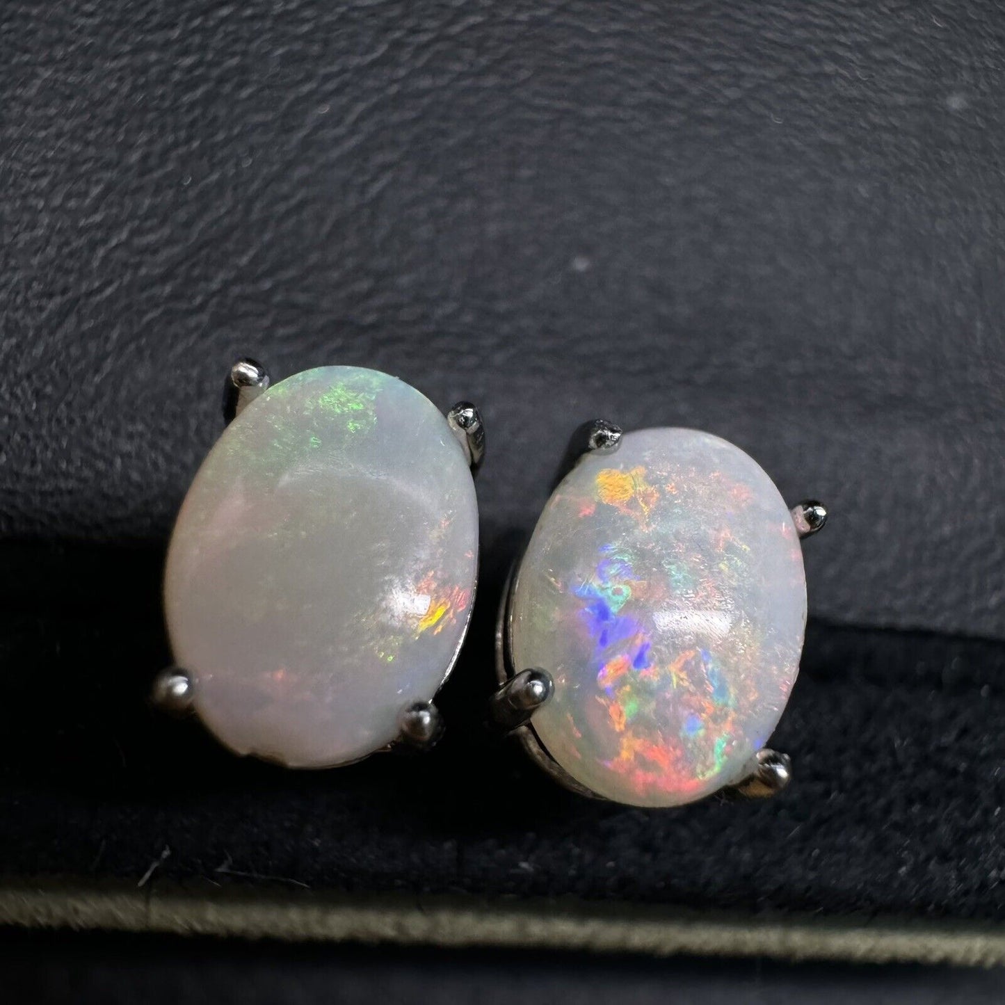Earstuds Opal Pairs Piece with Beautiful Colour C1-2228