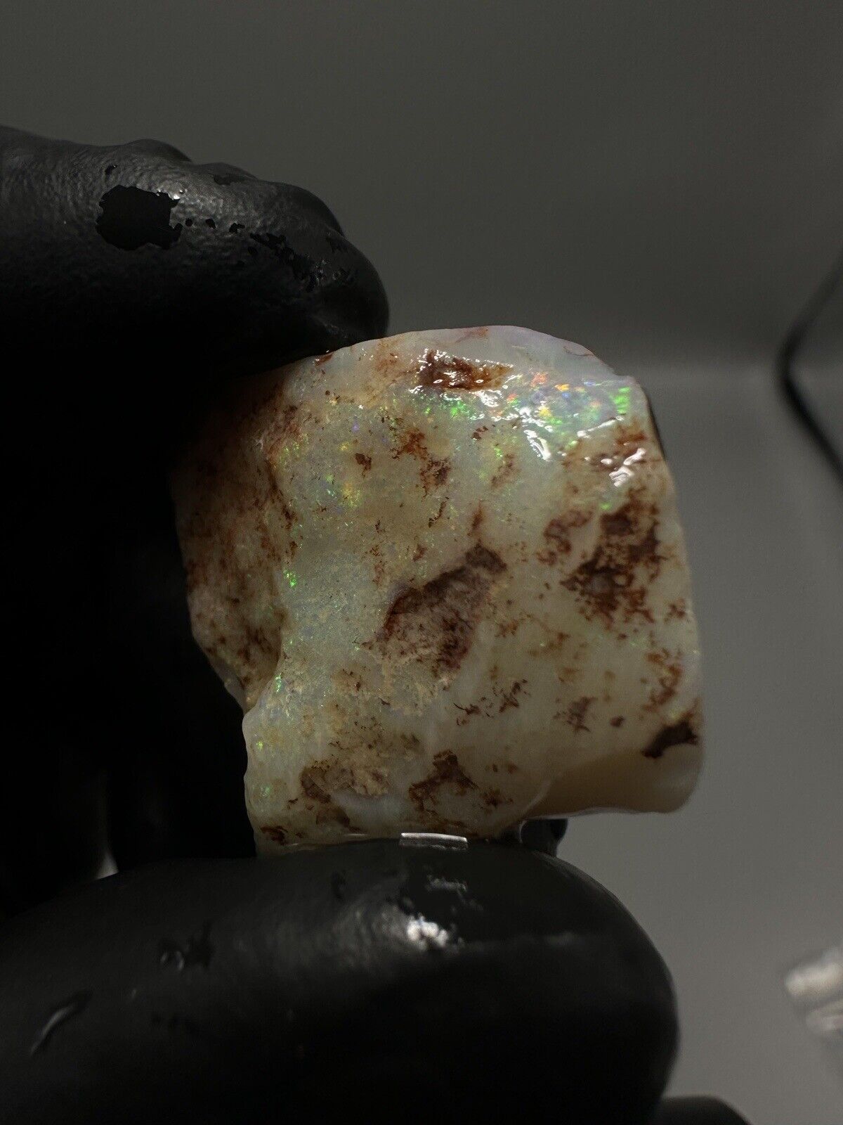 23.5 Carats Solid Rough Coober Pedy Crystal Opal with Beautiful Colours