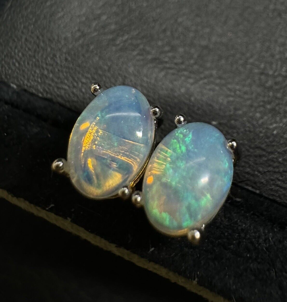 Earstuds Opal Pairs Piece with Beautiful Colour C1-2226