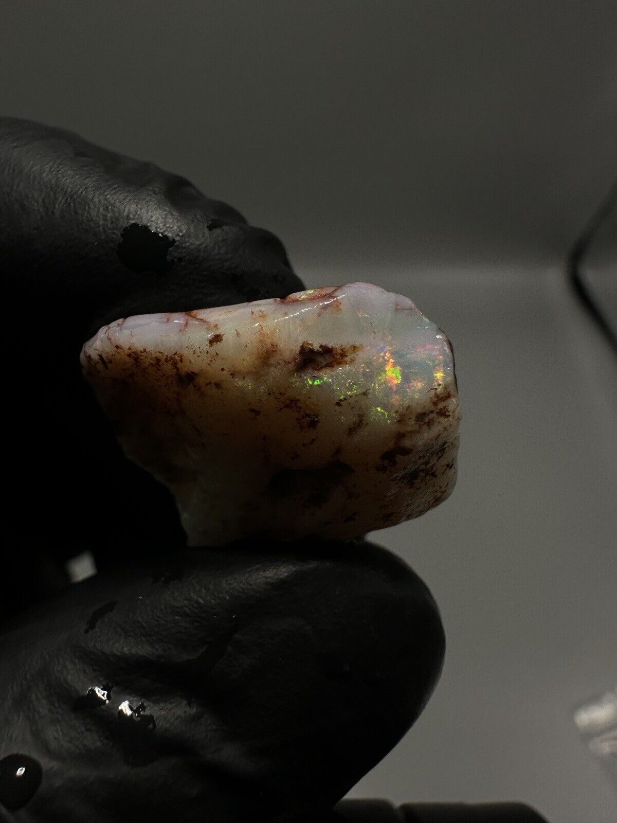 23.5 Carats Solid Rough Coober Pedy Crystal Opal with Beautiful Colours