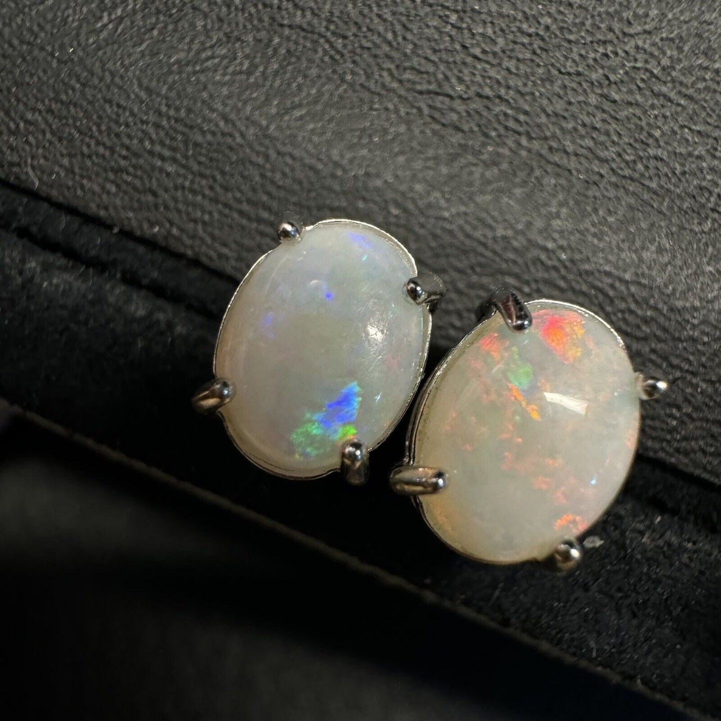 Earstuds Opal Pairs Piece with Beautiful Colour C1-2222